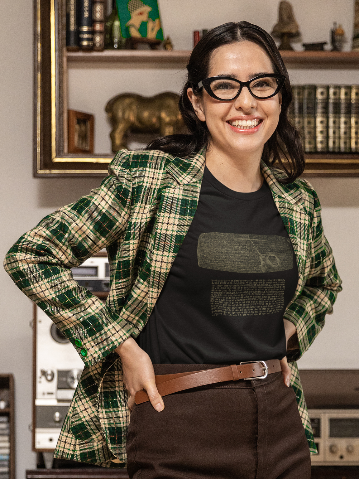 Woman’s Golden Cyrus Cylinder T-Shirt – Timeless Persian Legacy